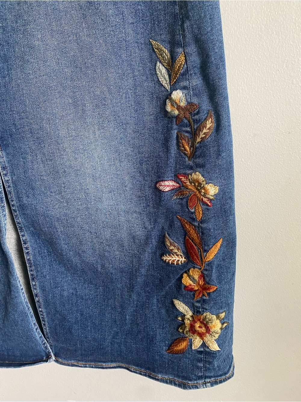 Driftwood Floral Embroidered Denim Skirt Size 12 Western Cowgirl Coastal Cottage - Picture 8 of 9